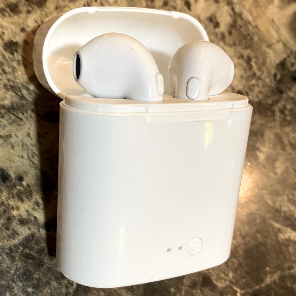 White Noise Cancelling Wireless Bluetooth Earbuds